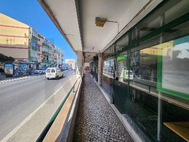 Arrendamento de espaço comercial no Alto do Seixalinho