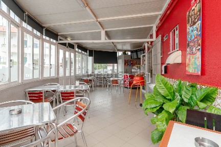 Cafetaria, mercearia para trespasse no Alto do Índio