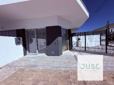 Arrendamento de espaço comercial na Rua Luís de Camões