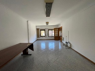 Andar de moradia à venda na Rua do Bairro da Areosa