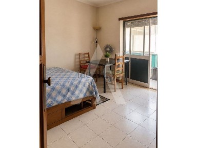 Apartamento T1 à venda no Largo Doutor Nogueira Martins