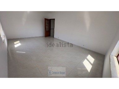 Arrendamento de apartamento T2 na Rua Ary dos Santos, 1