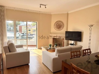 Arrendamento de apartamento T2 no Centro do Estoril