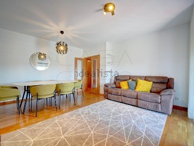 Arrendamento de apartamento T3 na Rua António Albino Machado