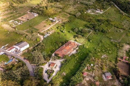 Herdade à venda na Vila de Colares - Mucifal