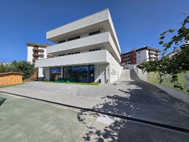 Apartamento T2 à venda em Urbanização Balcões da Caneira, 2