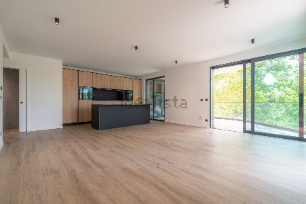 Apartamento T2 à venda na Rua Princesa Cindazunda