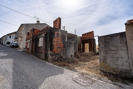 Antuzede e Vil de Matos, Rua Costa