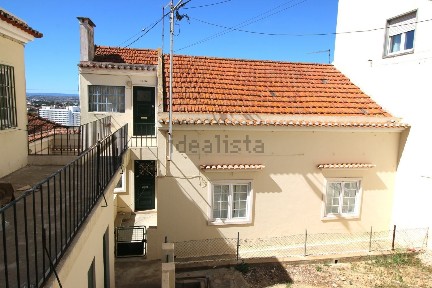 Apartamento T5 à venda na Rua Frei Luís de Sousa, 52