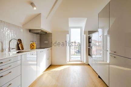 Apartamento T3 à venda na Estrada Rebelva