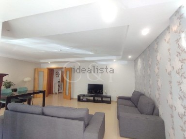 Apartamento T3 à venda na Praceta das Flores, 13 a