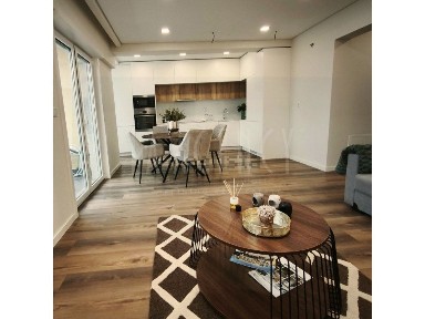 Apartamento T3 à venda na Rua República da Bolívia