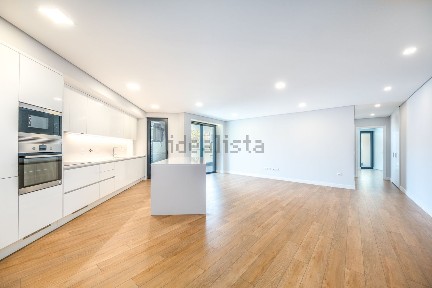 Apartamento T2 à venda na Rua Gomes Freire de Andrade