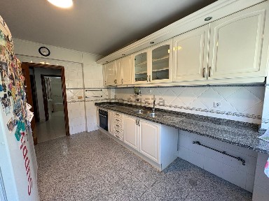 Apartamento T3 à venda na Estrada Águas Livres, 155