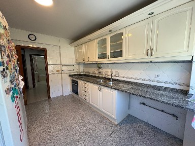 Apartamento T3 à venda na Estrada Águas Livres, 155