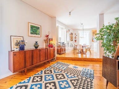 Apartamento T4 à venda no Calçada de Santo António, 9