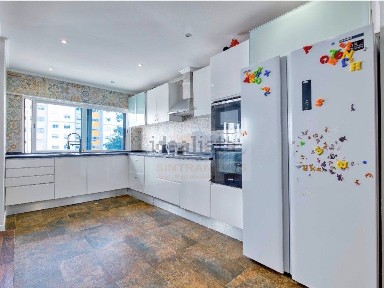 Apartamento T3 à venda em Massamá