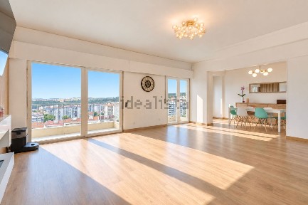 Apartamento T5 à venda na Rua Tenente General Zeferino Sequeira s/n