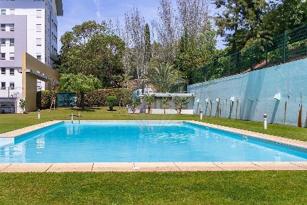Apartamento T3 à venda na Rua Álvaro Benamor