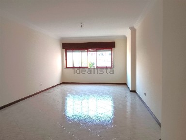 Apartamento T2 à venda na Rua Manuel de Arriaga, 8