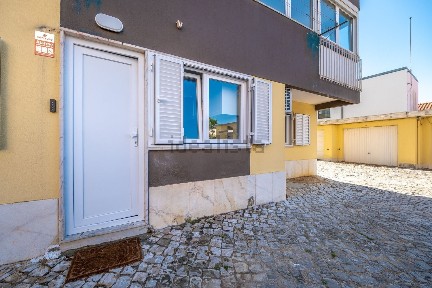 Apartamento T2 à venda na Rua do Murtal