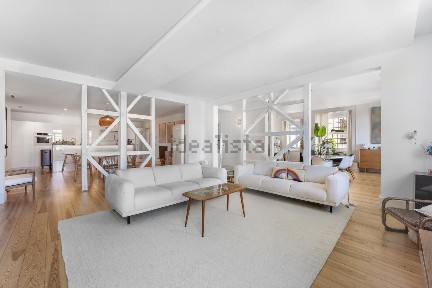 Apartamento T4 à venda na Calçada do Carmo