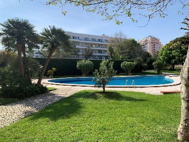 Apartamento T2 à venda na Avenida Manuel Júlio Carvalho e Costa