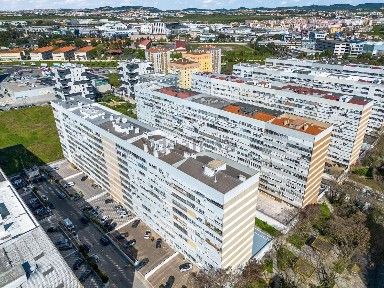 Apartamento T5 à venda na Rua Infante Dom Henrique
