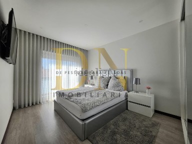 Arrendamento de apartamento T3 na Rua da Alegria
