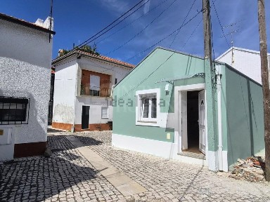 Moradia independente à venda na Travessa da Filarmónica Ilhavense, 18