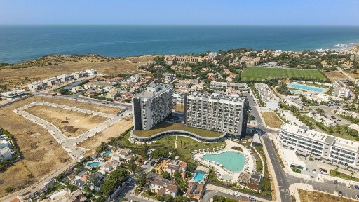 Apartamento T3 à venda na Rua Raul Brandäo