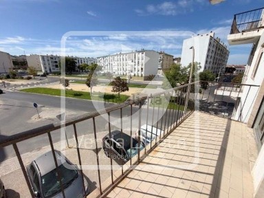 Apartamento T1 à venda na Rua Ferreira de Castro, 54