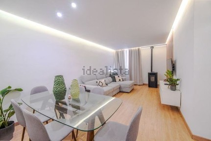 Apartamento T2 à venda na Rua Poeta do Bocage