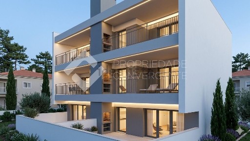Apartamento T2 à venda na Rua Damião Peres, 13