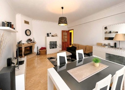 Apartamento T3 à venda na Rua Francisco Lyon de Castro