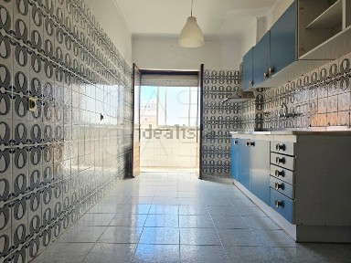 Apartamento T2 à venda na Rua Garcia Perez, 23