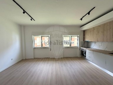 Apartamento T1 à venda na Rua Cidade da Praia