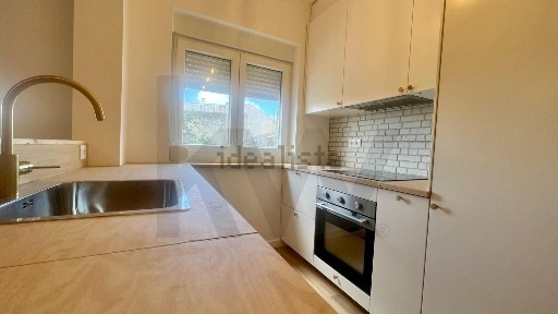 Apartamento T3 à venda na Rua Bulhão Pato s/n