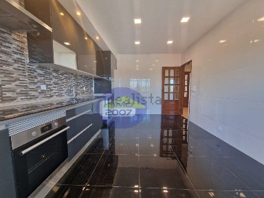 Apartamento T3 à venda em Paços de Brandão