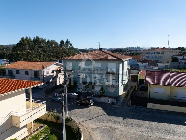 Apartamento T3 à venda em Paços de Brandão