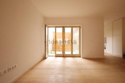 Apartamento T2 à venda na Rua 33
