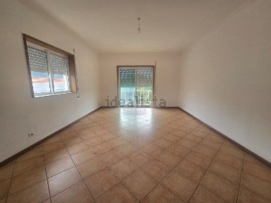 Arrendamento de apartamento T2 em Perelhal