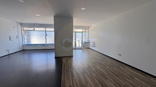 Arrendamento de espaço comercial na Rua Urbanização do Sol