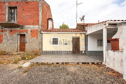 Moradia independente à venda em Santiago Maior