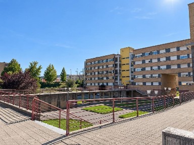 Apartamento T3 à venda na Rua Almirante José Batista Pinheiro Azevedo, 111