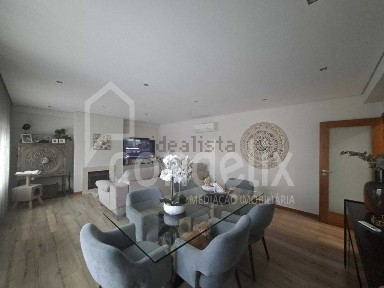 Apartamento T3 à venda na Rua Nova do Cavaco, 104