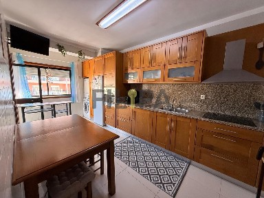 Apartamento T3 à venda na Rua Jaime Cortesão
