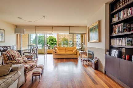 Apartamento T5 à venda na Avenida da República