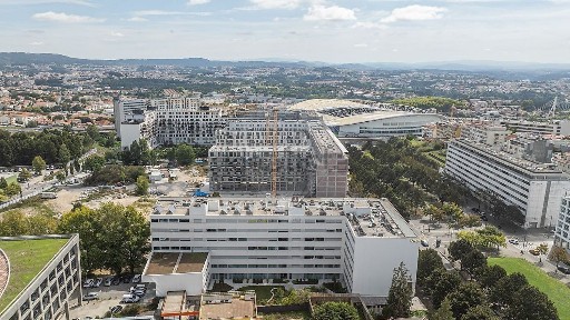 Apartamento T2 à venda na Rua João Espregueira Mendes