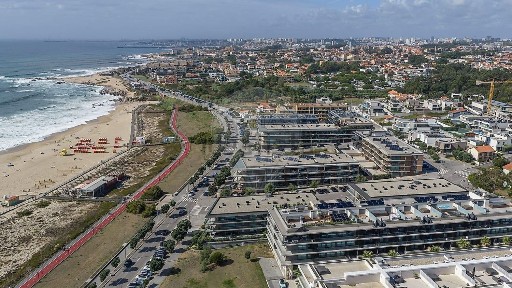 Apartamento T4 à venda no Beco Vista Alegre